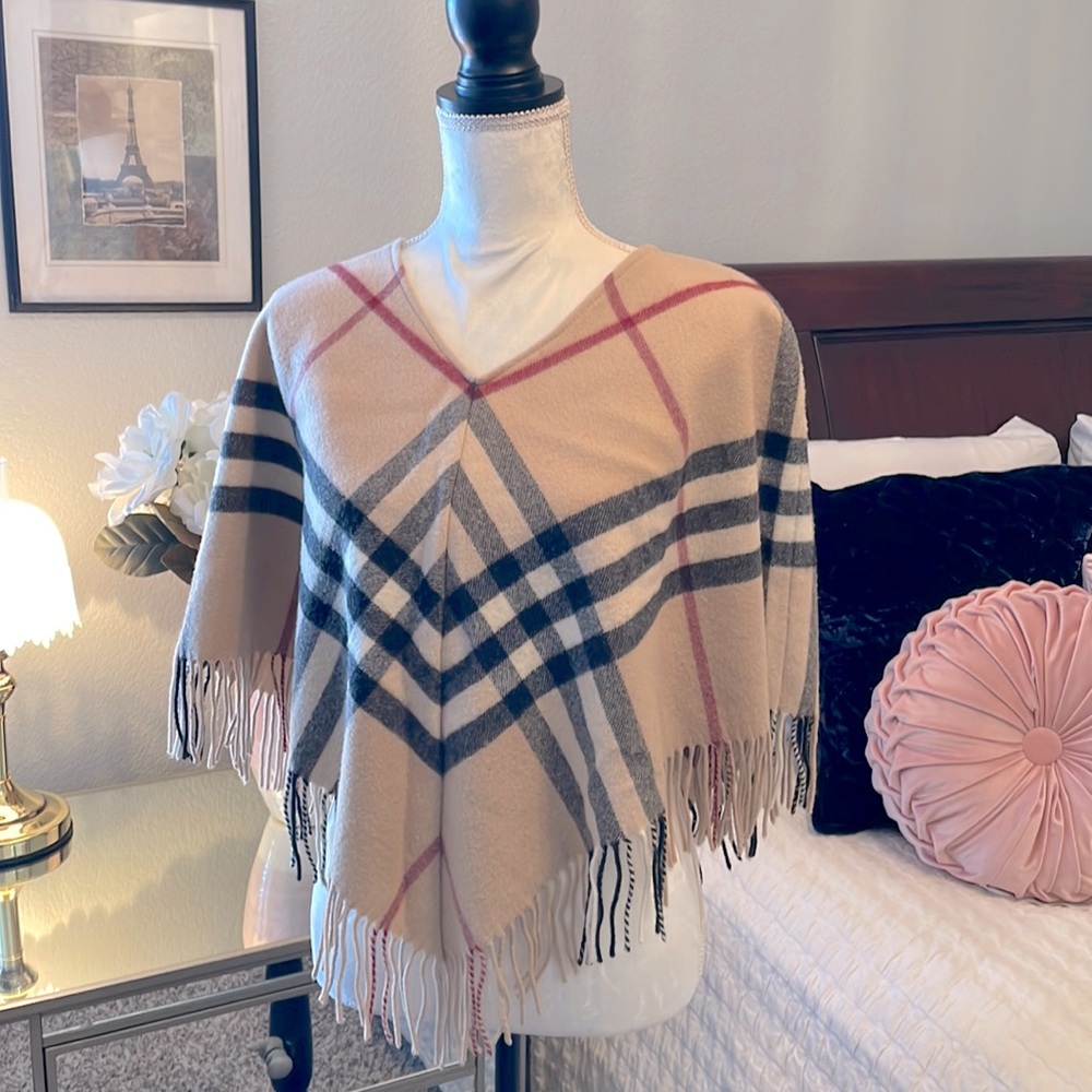 Burberry poncho/cape